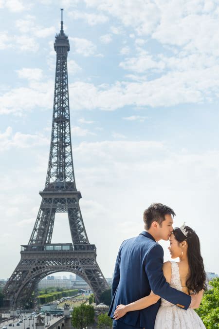 Eiffel Tower Pre Wedding Photoshoot The Parisian Photographers