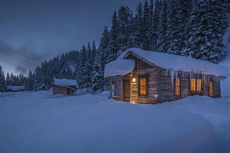 8 Cozy Cabin Rentals You Wish You Could Escape to This Winter - The Manual