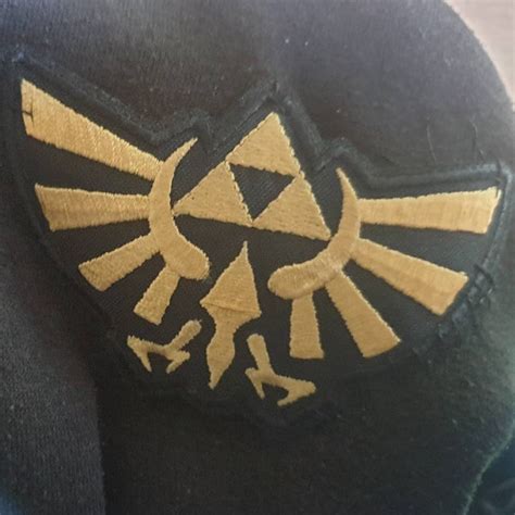 Zelda Hyrule Wingcrest Shield Iron On Embroidered Patch Triforce