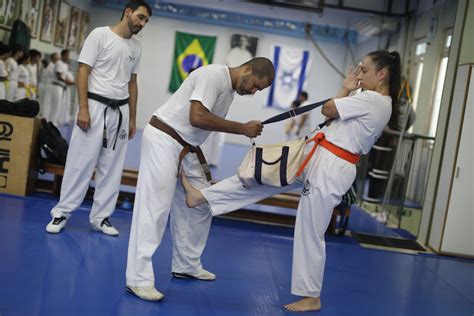 Aula gratuita vai ensinar a mulheres técnicas de defesa pessoal Rio