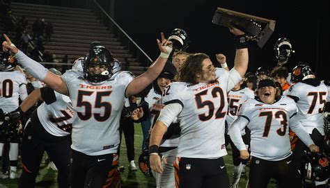 Cincinnati high school football playoff scores, updates