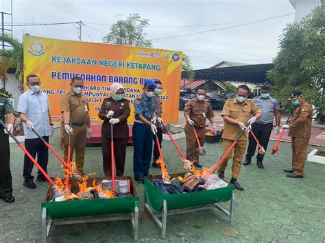 Pemkab Kayong Utara Hadiri Pemusnahan Barang Bukti Perkara Pidana Di