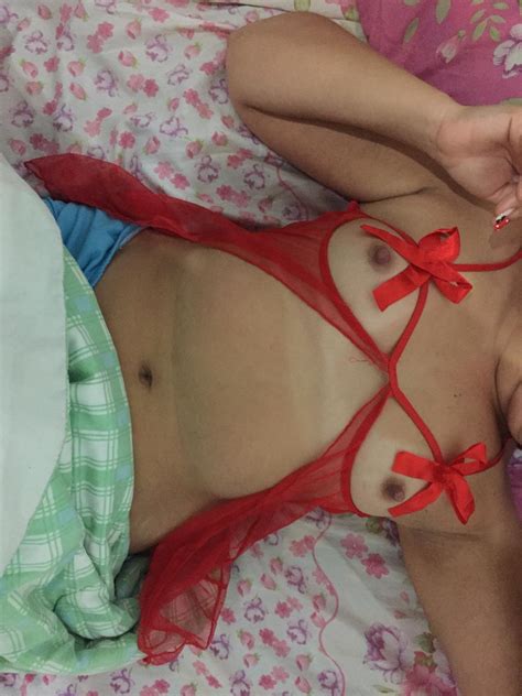 Pietra Esposa Safadinha E Gostosa Ficou Se Exibindo Nua Apenas Uma Lingerie Vermelha E Tirou