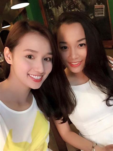 Diva Hồng Nhung tự tin khoe dáng với bikini ở tuổi 45