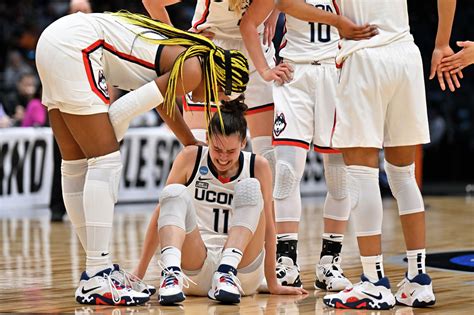 UConn s Lou Lopez Sénéchal returns to NCAA Tourney game after injury