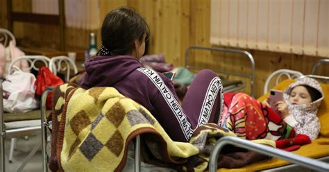 Znamo Kako Im Je Srbi Ire Ruke Izbeglicama Iz Ukrajine Prikupljaju Hranu I Ode U Nude