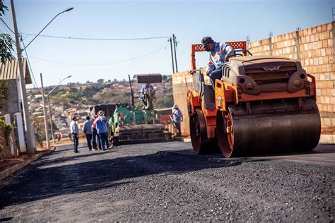 Prefeitura De Arax Revitaliza Ruas Nos Bairros Santa M Nica E Domingos