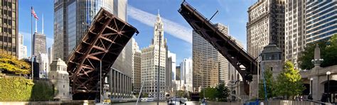 Michigan Avenue Bridge | Chicago Attractions | Big Bus Tours