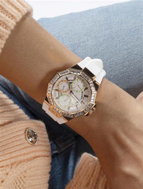 Женские часы GUESS — купить женские наручные часы ГЕСС в интернет ...