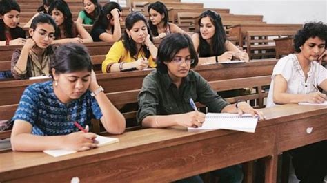 Maharashtra University Exam Only Final Year Students Will Give Exams