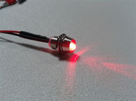 3 Stück LED 5mm blinkend rot mit Fassung anschlußfertig für 12V