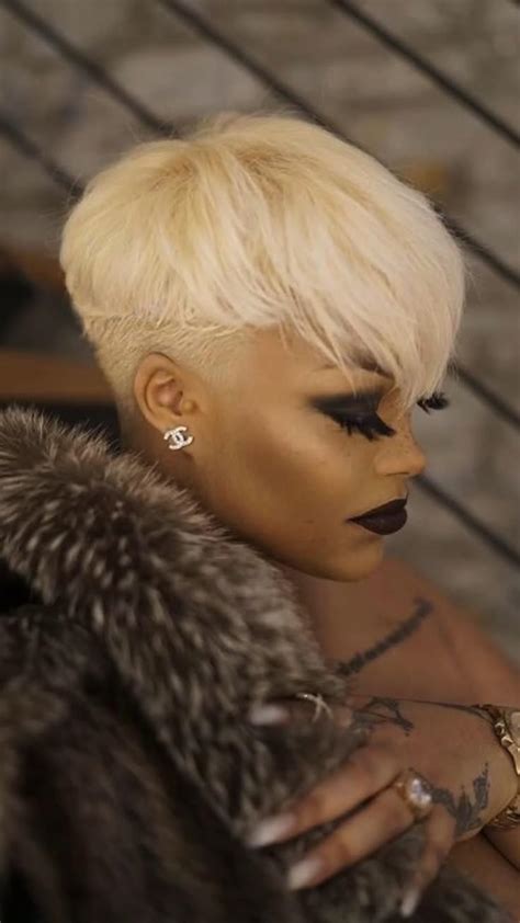 Pin By Barbi On Pixie Cute Hairstyles For Short Hair Short Blonde Hair Short Hair Pixie