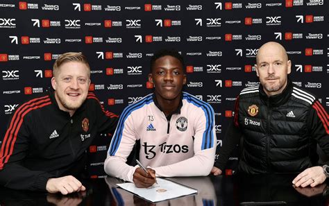 Kobbie Mainoo signs new long-term contract at Manchester United