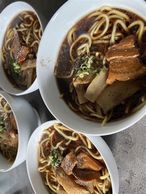 ブラックラーメン（石川製麺）をおとりよせ Black Ramen