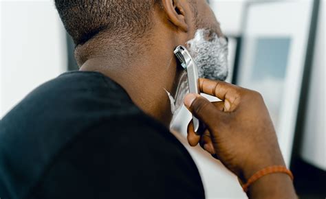 How to Treat Ingrown Hairs and Razor Bumps