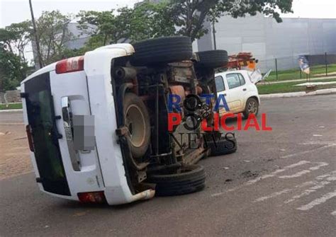 Tr Nsito Carros Colidem E Capotam Em Avenida De Vilhena Folha De Vilhena