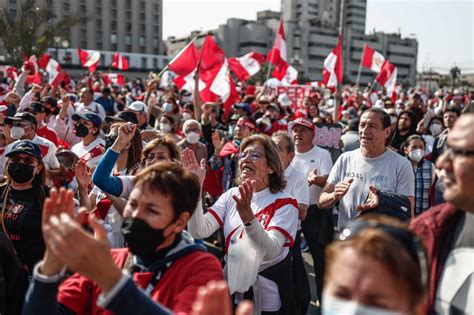 Marchan en Perú para exigir renuncia de Pedro Castillo a la Presidencia