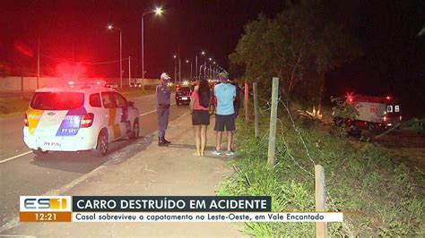 Casal Fica Ferido E Carro Destru Do Ap S Capotar V Rias Vezes Em Vila