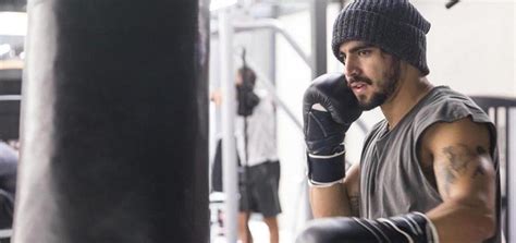 A Dona do Pedaço Antes de seduzir gay Caio Castro terá cena de striptease Notícias da TV