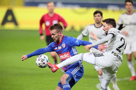 PKO Ekstraklasa Legia Piast Coraz lepsza gra mistrzów Polski ale