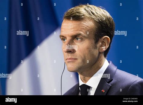 Der Franz Sische Pr Sident Emmanuel Macron Ist Abgebildet Als Er Vor