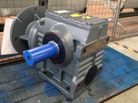 S Series Worm Helical Gearbox With IEC Flange High Efficiency