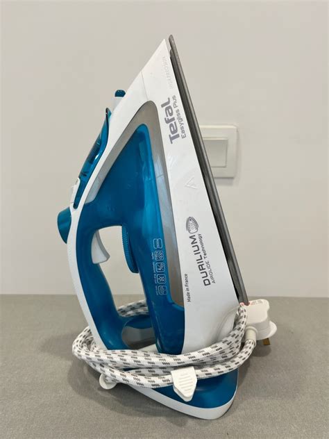 TEFAL iron FV5718 EASYGLISS 2500W, TV & Home Appliances, Irons ...