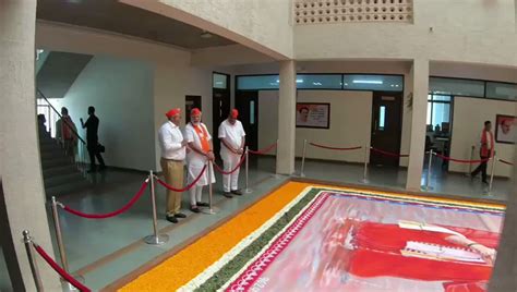 Deshgujarat On Twitter Pm Narendrabhai Modi Observes A Giant Rangoli