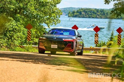 2023 BMW 760i xDrive Review - Road Trip