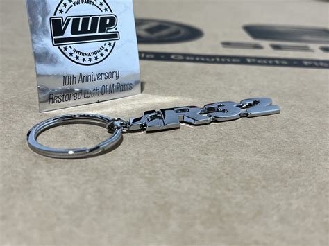 Volkswagen Golf MK4 MK5 R32 Keyring Key Chain Logo Emblem Chrome Key