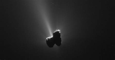 What's the difference between a comet and an asteroid?