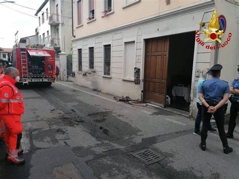 Donna Muore Nel Rogo Della Sua Casa Nel Varesotto Il Tirreno