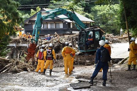 「あの時振り返っていれば」両手握りしめ、妻の発見願う夫 能登豪雨 毎日新聞