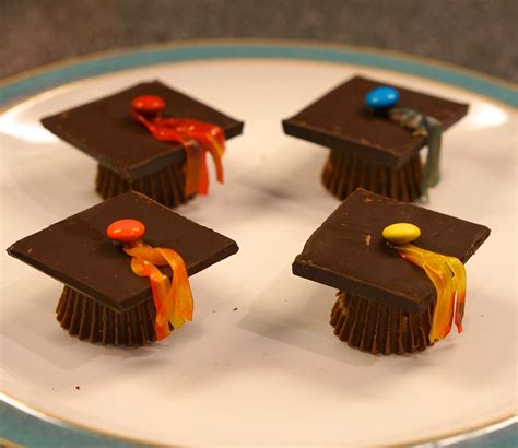 Adorable Chocolate Graduation Cap Dessert Graduation Desserts Graduation Cupcakes Graduation