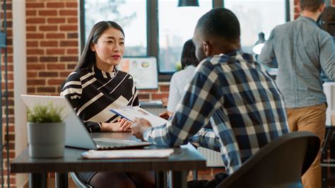 5 Top HR Challenges and Solutions for Overcoming Them in 2023 