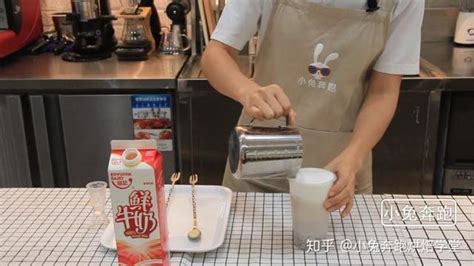 Coco都可鲜芋青稞牛奶的做法——小兔奔跑奶茶培训 每日头条