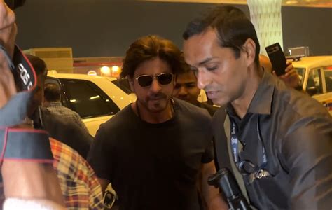 Shah Rukh Khan Rocks Ponytail Look At Mumbai Airport Snap Telangana Today