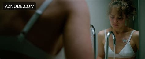 FIVE FEET APART NUDE SCENES AZNude