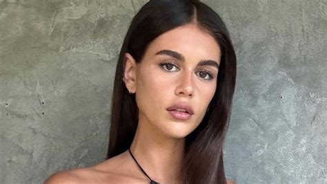 Liquid Brunette Το χρώμα μαλλιών που υιοθετούν τα it girls τώρα Γόβα Στιλέτο