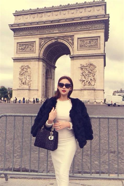 Cuộc sống sang chảnh của 3 hot girl Việt sau khi lấy chồng đại gia