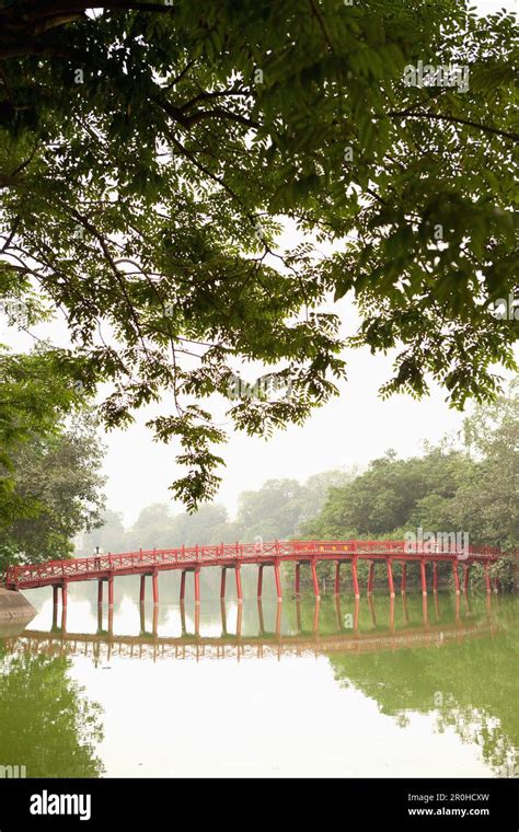 VIETNAM, Hanoi, Huc Bridge over Hoan Kiem Lake, Old Quarter Stock Photo ...