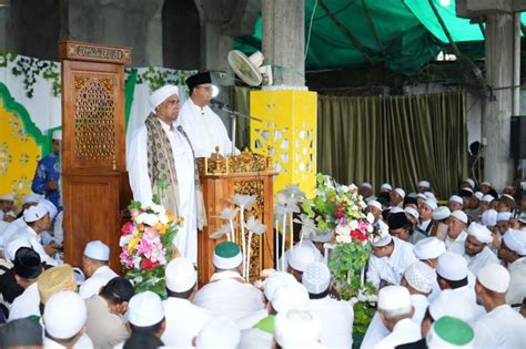 Hadiri Haul Akbar Di Jember Anies Baswedan Kenang Karomah Habib Sholeh