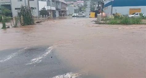 V Deo Alto Volume De Chuva J Causa Alagamentos Em V Rios Pontos Da