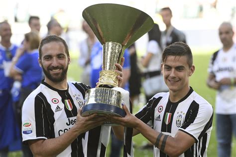 Juventus Deadly Duo Lift The Serie A Trophy Scoopnest