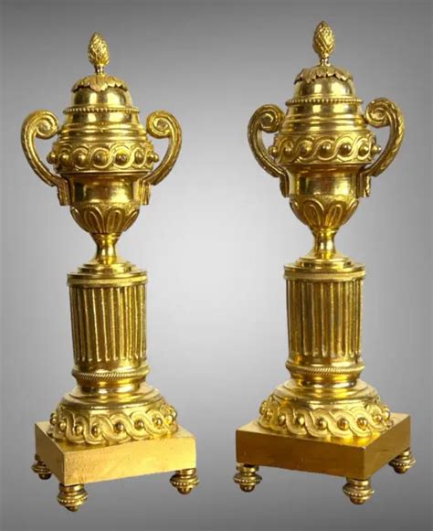 PAIRE DE CASSOLETTES BOUGEOIRS XVIIIe EPOQUE LOUIS XVI EN BRONZE DORÉ