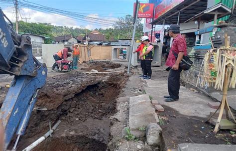 Atasi Banjir Simpang Susuan Pemkab Karangasem Rekonstruksi Ruas Jalan