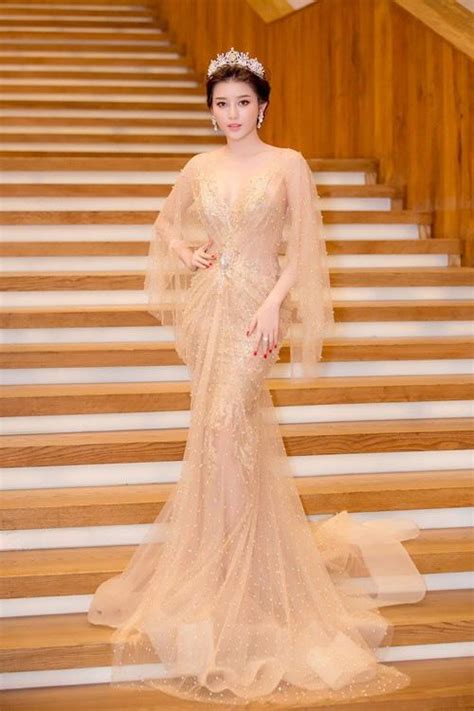 mẫu váy đầm màu nude trễ vai thu hút nhất