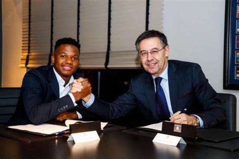 Barcelona Renova Com Ansu Fati E Aumenta Multa Para R793 Milhões