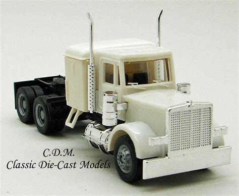 Peterbilt Tandem Axle Sleeper Cab White w/Up Dated Grille 1/87 HO ...