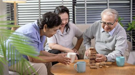 The Best Sit-Down Games for Seniors To Enjoy | Glencroft Center for ...